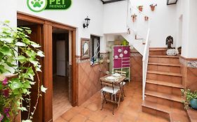Casa Calma con Patio. A 500 m de Puente Nuevo